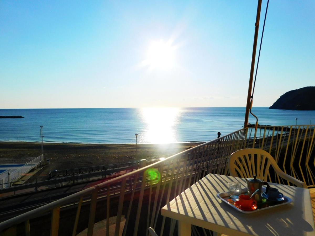 Trilocale Con Meravigliosa Vista Mare, Levanto Bagian luar foto